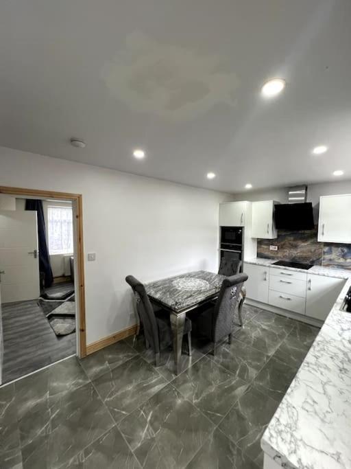 Luxury 3 Bed 3 Bedroom House Harborne เบอร์มิงแฮม ภายนอก รูปภาพ