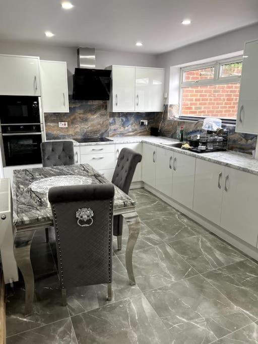 Luxury 3 Bed 3 Bedroom House Harborne เบอร์มิงแฮม ภายนอก รูปภาพ