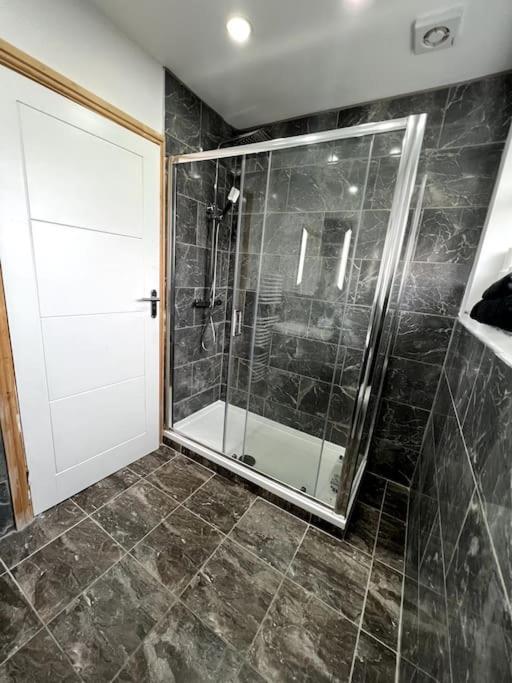Luxury 3 Bed 3 Bedroom House Harborne เบอร์มิงแฮม ภายนอก รูปภาพ
